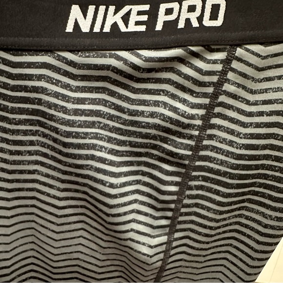 Nike Pro Dri-Fit Leggings Size Medium - Picture 4 of 11